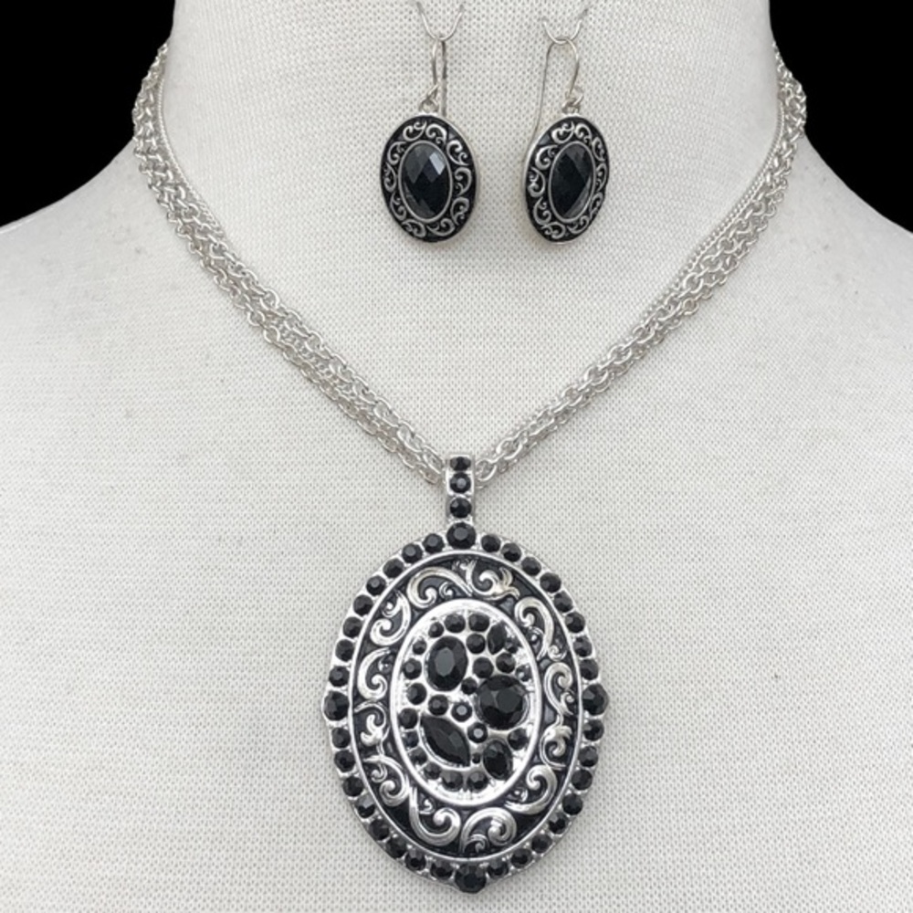 Black Gem Oval Pendant Silver Necklace Earrings Set
